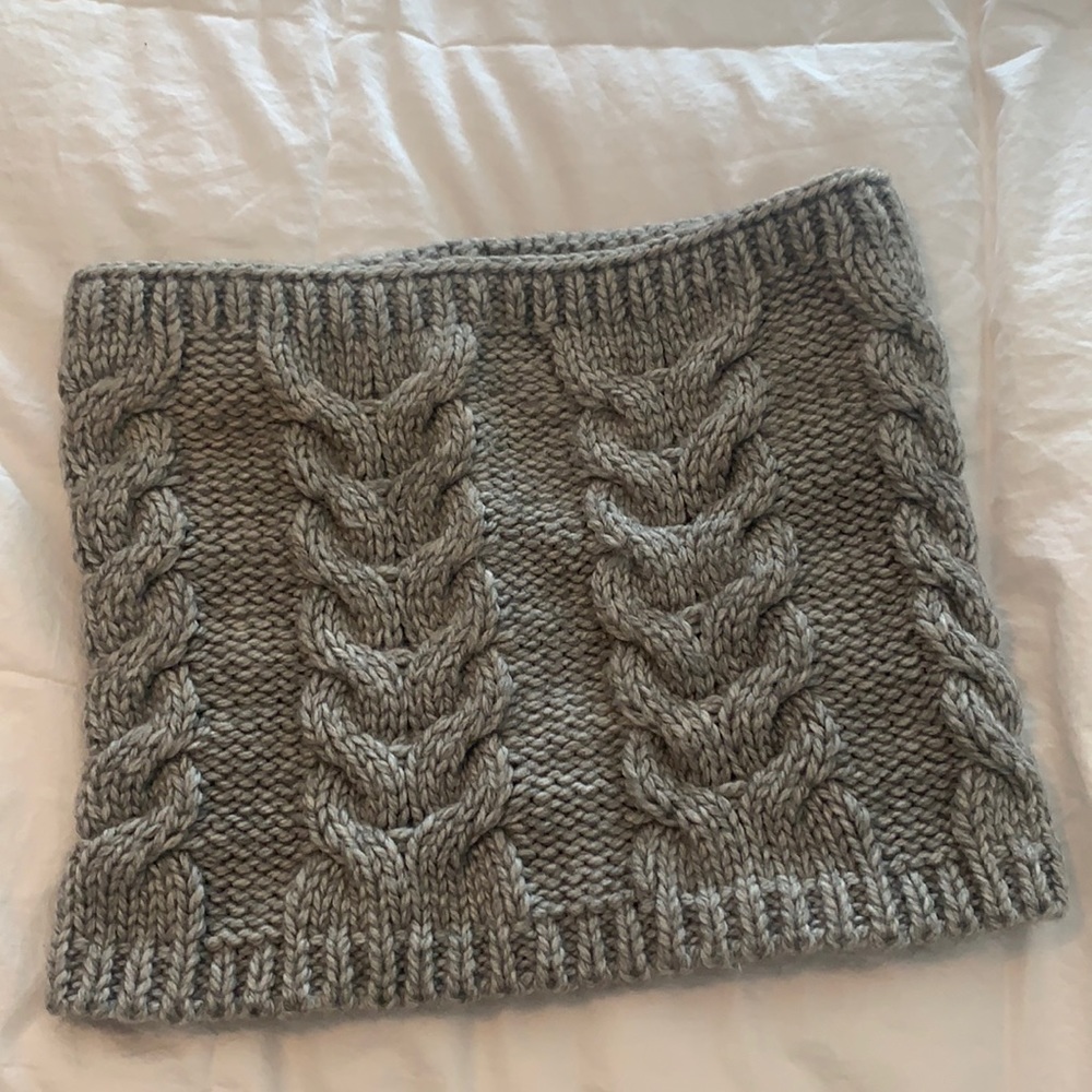 Gap acrylic and wool cowl gray scarf
